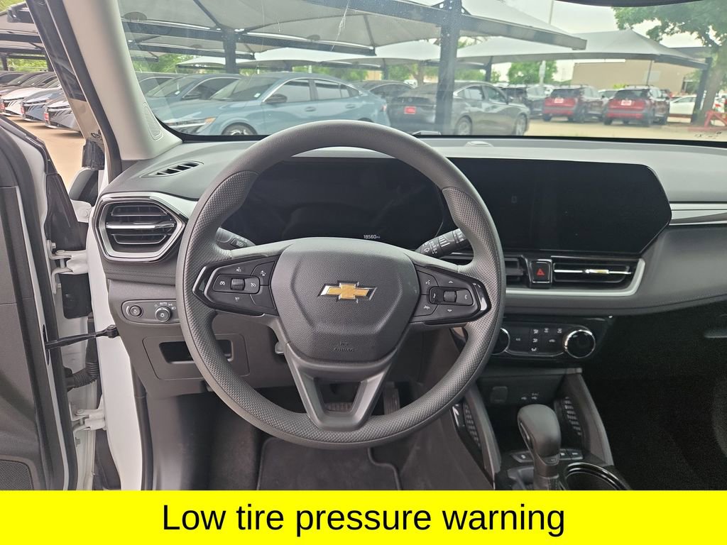 Used 2025 Chevrolet TrailBlazer LT AWD/4WD image 23