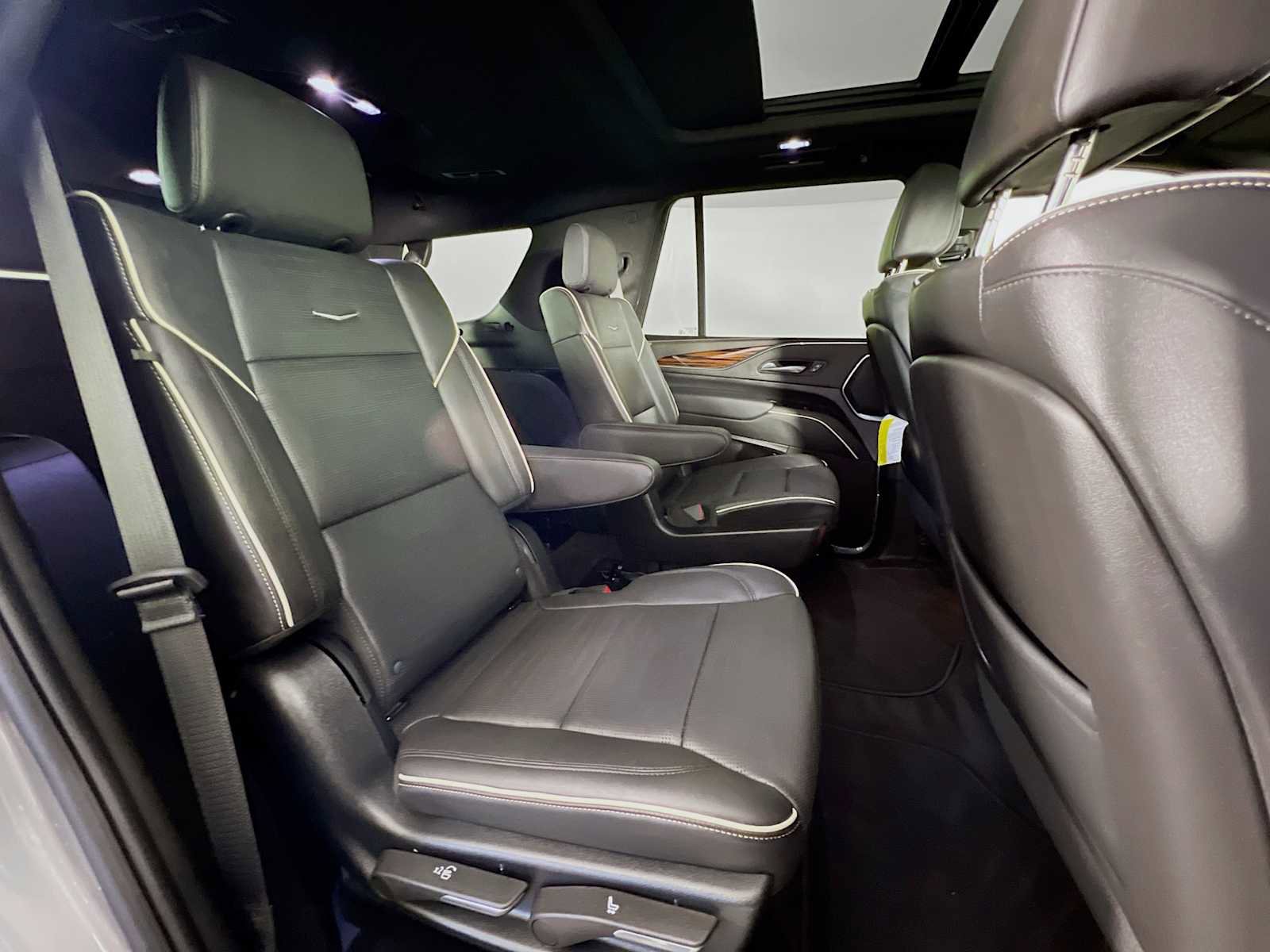Used 2023 Cadillac Escalade Premium Luxury image 29