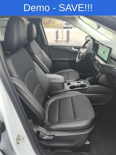 New 2026 Ford Escape SE FWD image 14