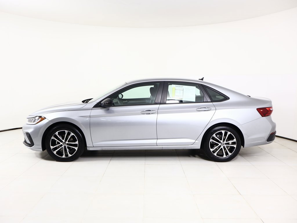 Used 2025 Volkswagen Jetta Sport image 14