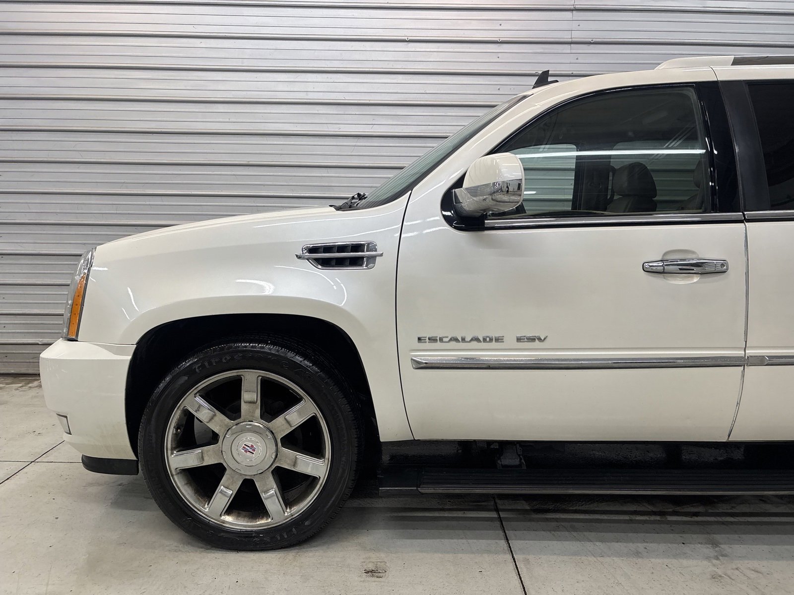 Used 2011 Cadillac Escalade ESV Premium image 3