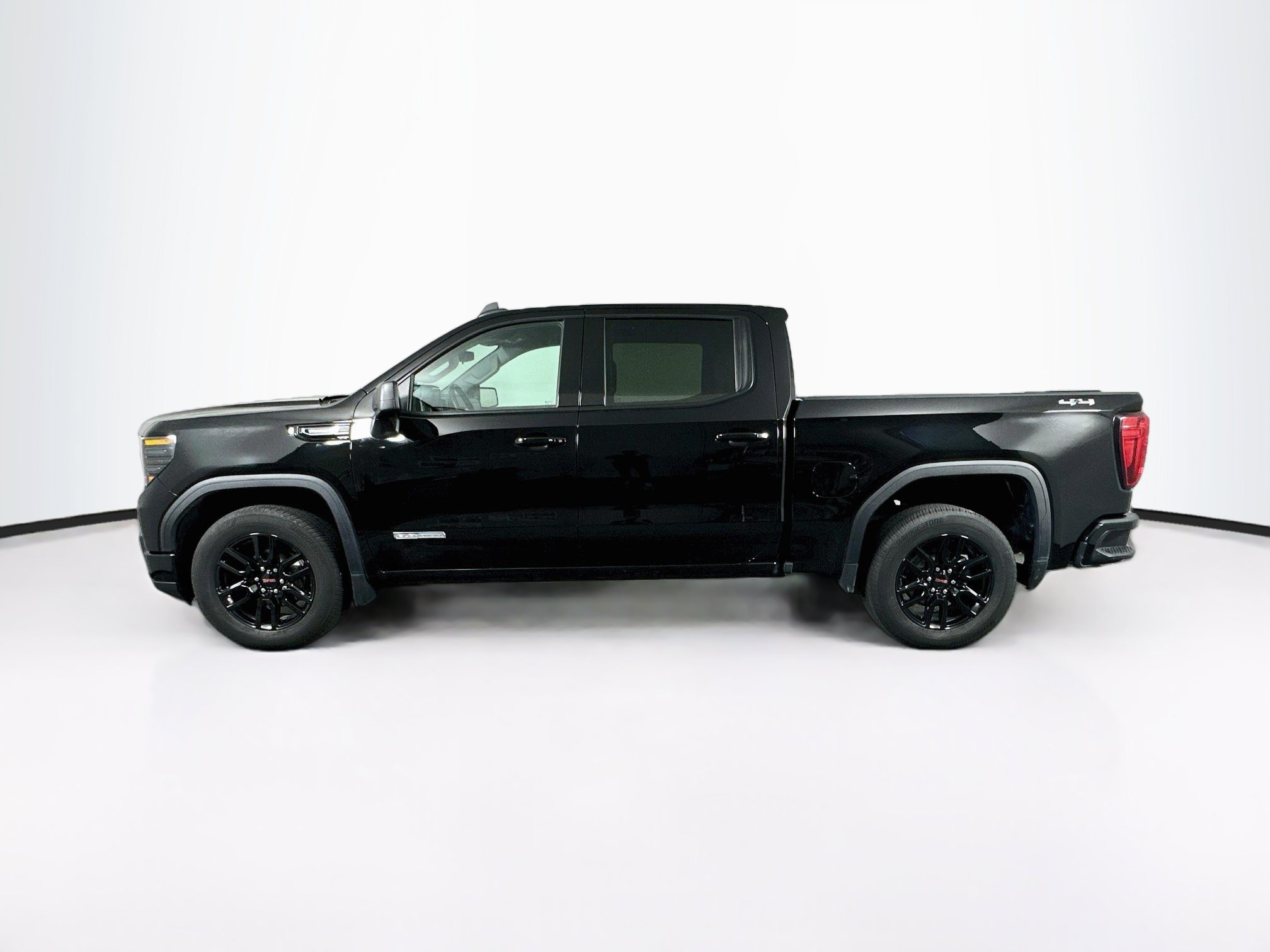 Used 2025 GMC Sierra 1500 Elevation AWD/4WD image 4