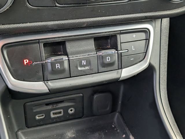 Used 2024 GMC Terrain SLE w/ Driver Convenience Package image 29