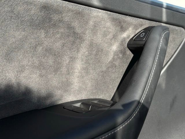 Used 2025 Tesla Model Y Long Range image 14