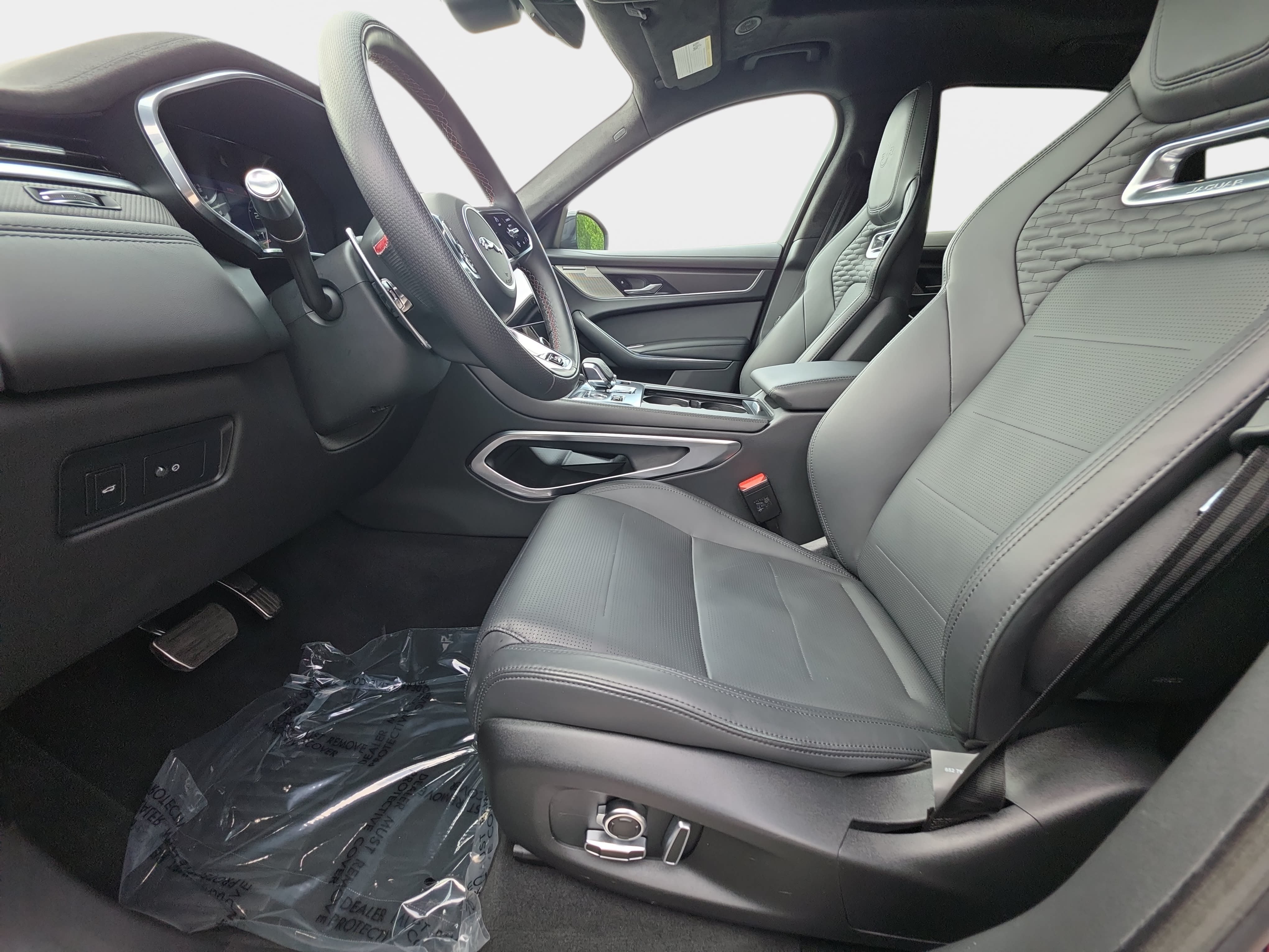 Certified 2022 Jaguar F-PACE SVR AWD/4WD image 15