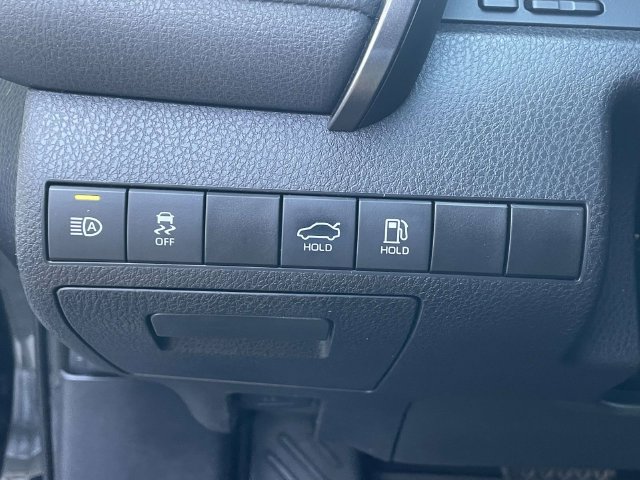 Used 2019 Toyota Camry SE FWD image 21