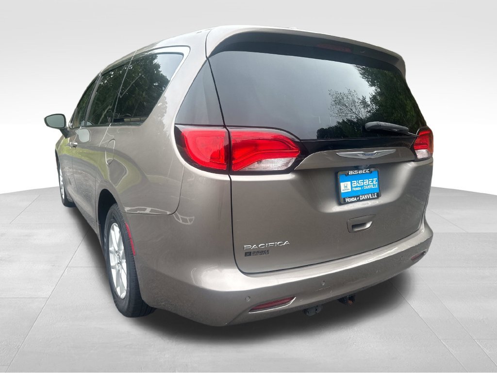 Used 2017 Chrysler Pacifica LX FWD image 4