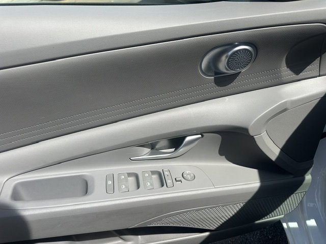 Used 2024 Hyundai Elantra SEL FWD image 9