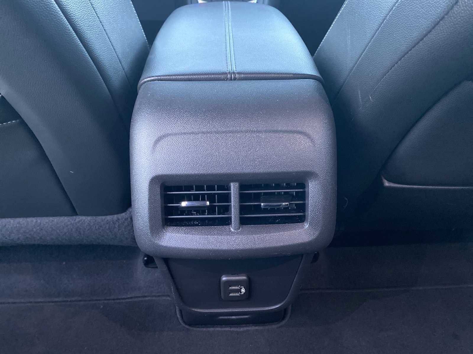 Used 2023 GMC Terrain SLT image 28