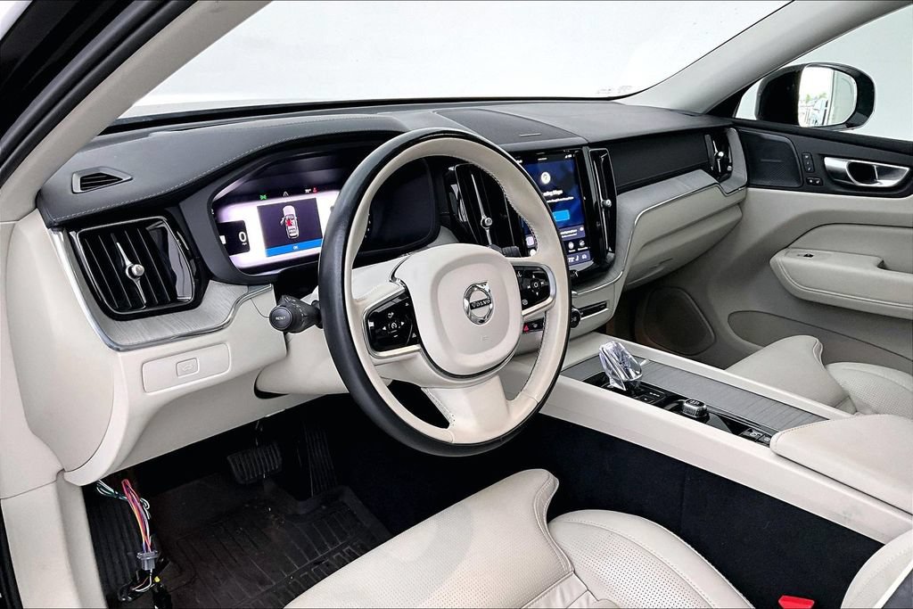 Certified 2024 Volvo XC60 B5 Ultimate w/ Protection Package Premier AWD/4WD image 15