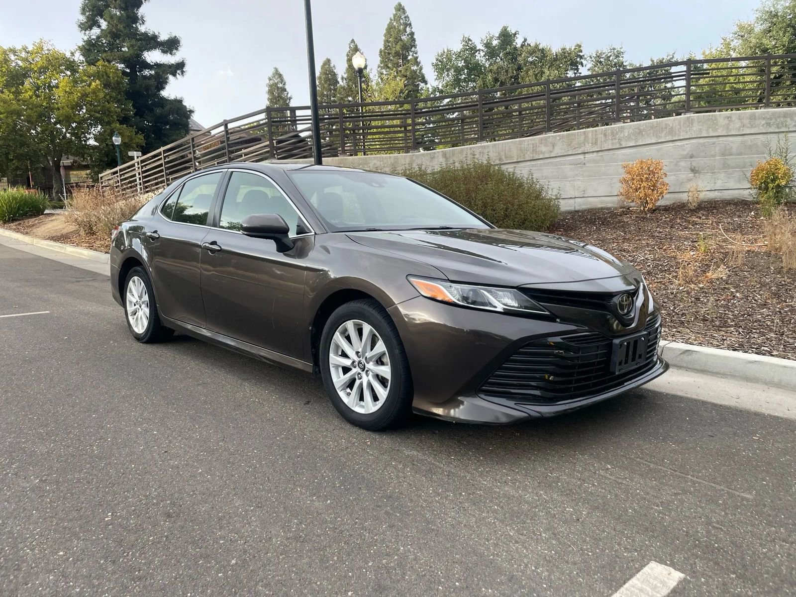 Used 2018 Toyota Camry SE image 1