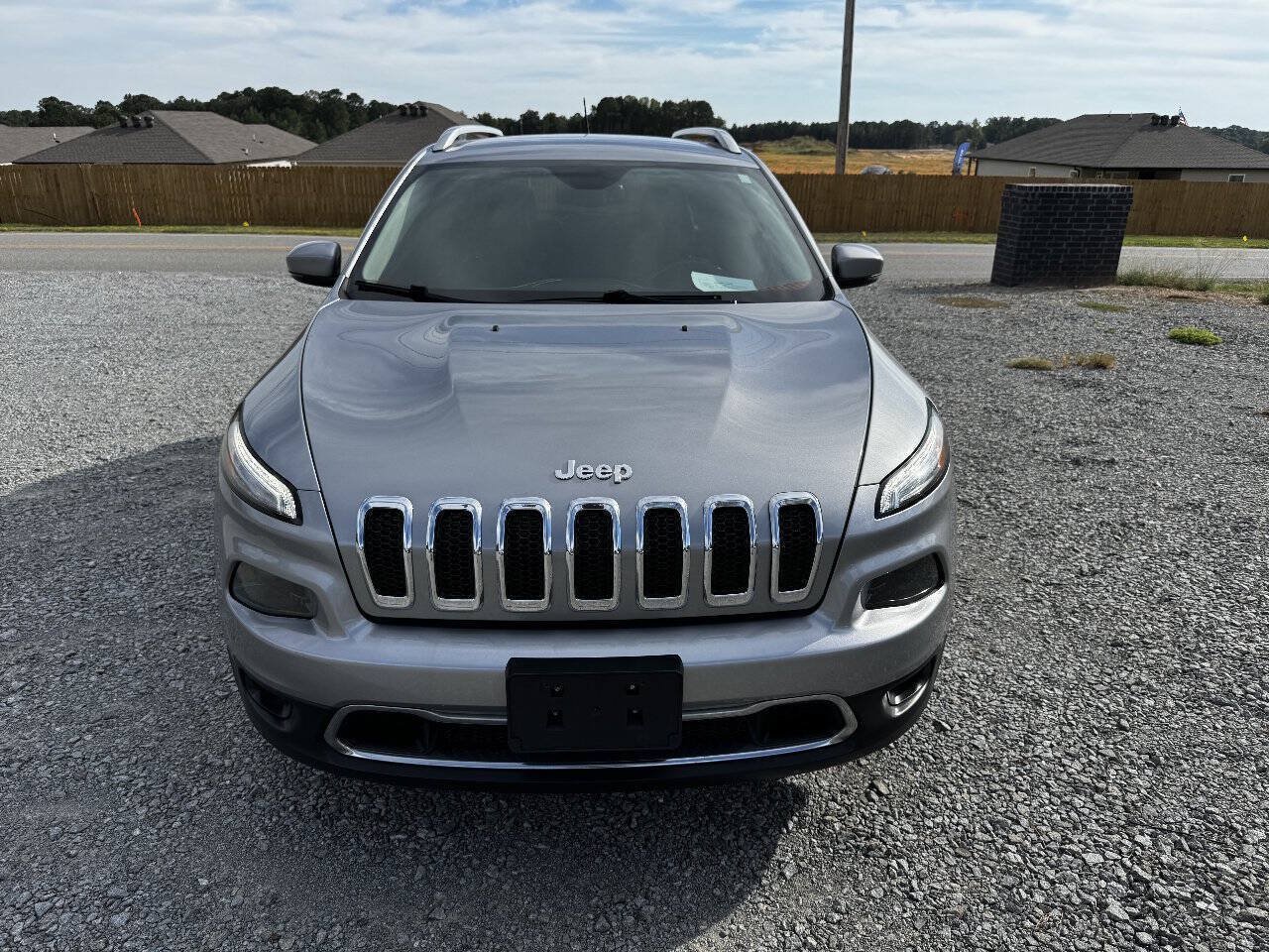 Used 2017 Jeep Cherokee Limited FWD image 4
