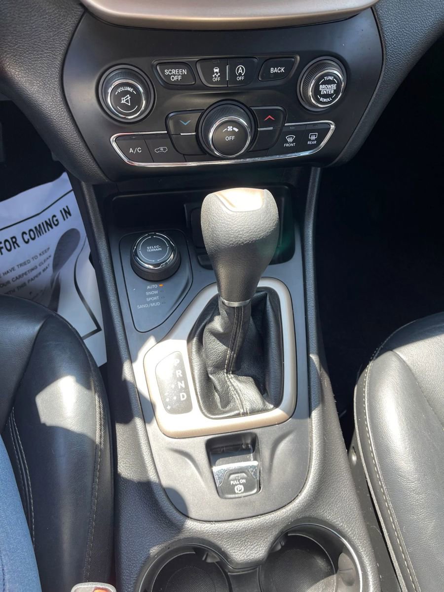 Used 2017 Jeep Cherokee Latitude w/ True North Edition image 12