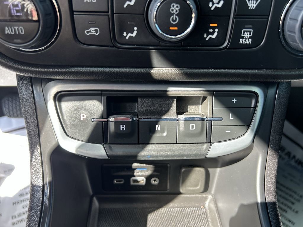 Used 2024 GMC Terrain SLT w/ Tech Package image 25