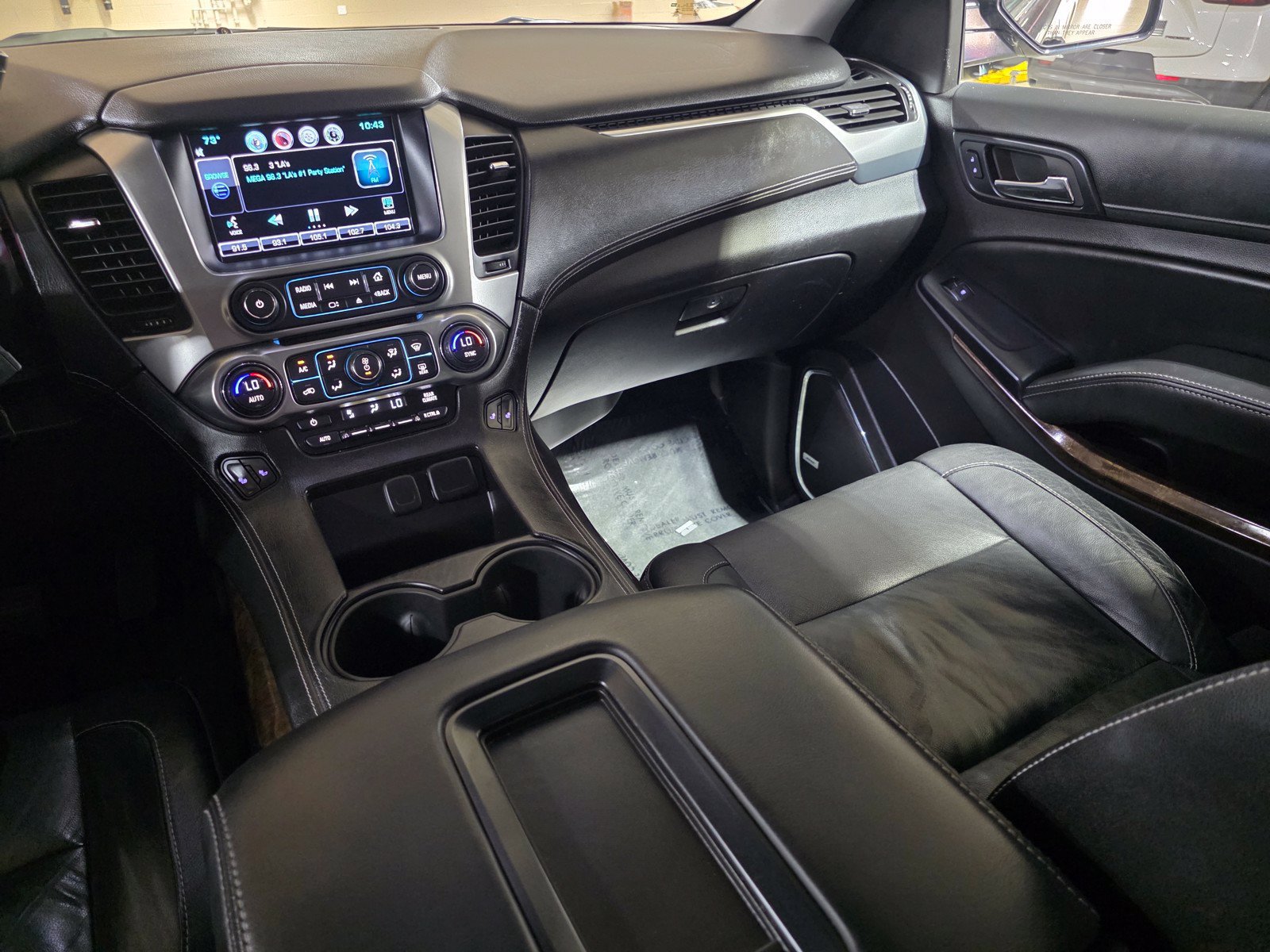 Used 2015 Chevrolet Suburban LT RWD image 18