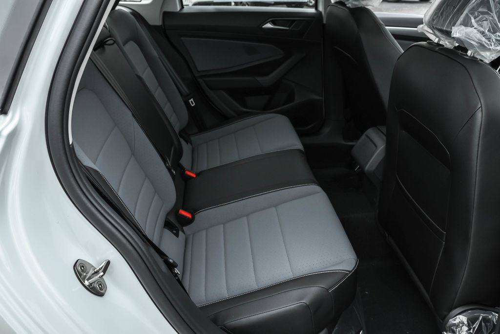 Used 2026 Volkswagen Jetta SE FWD image 30