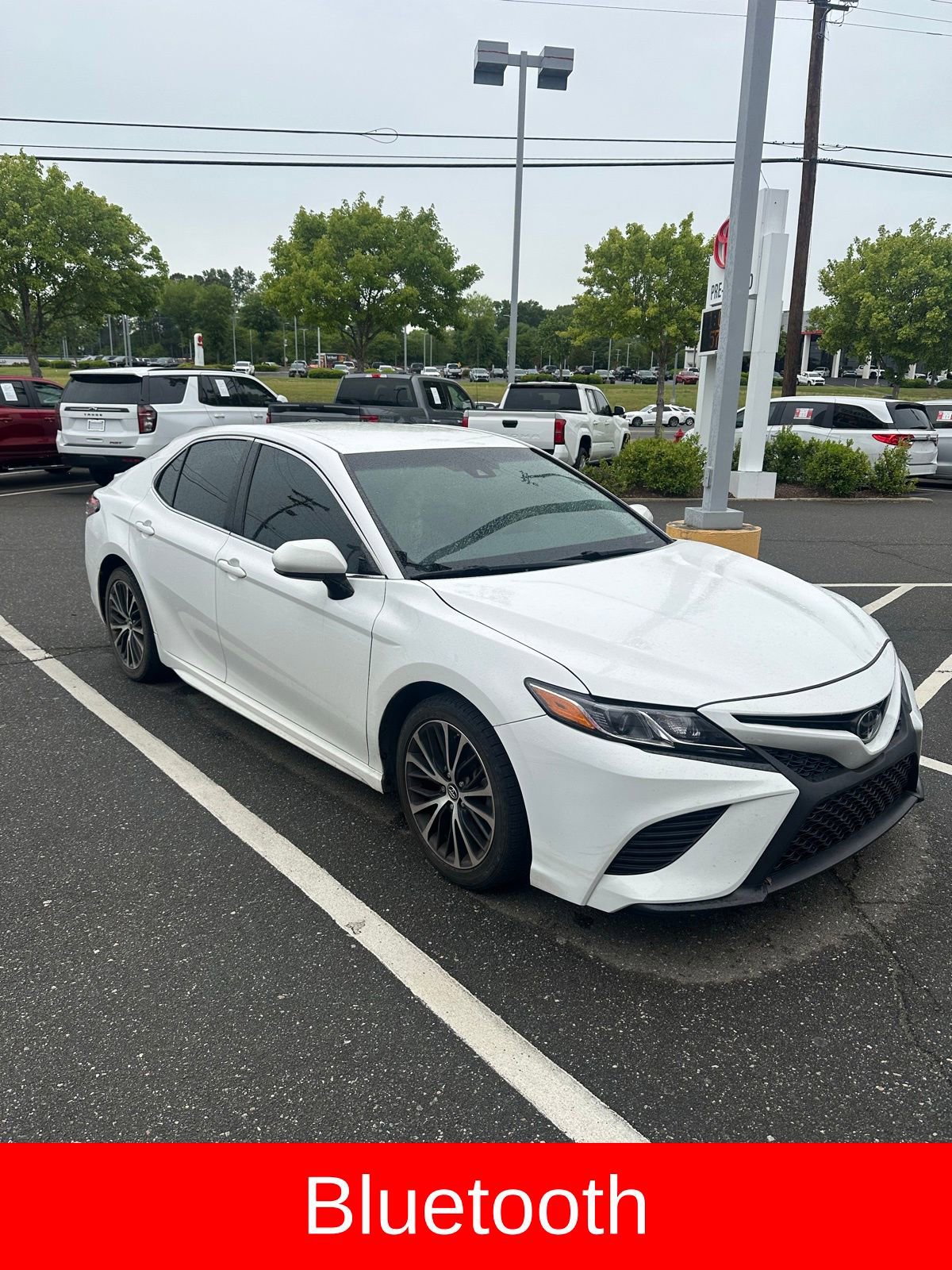Used 2018 Toyota Camry SE FWD image 2