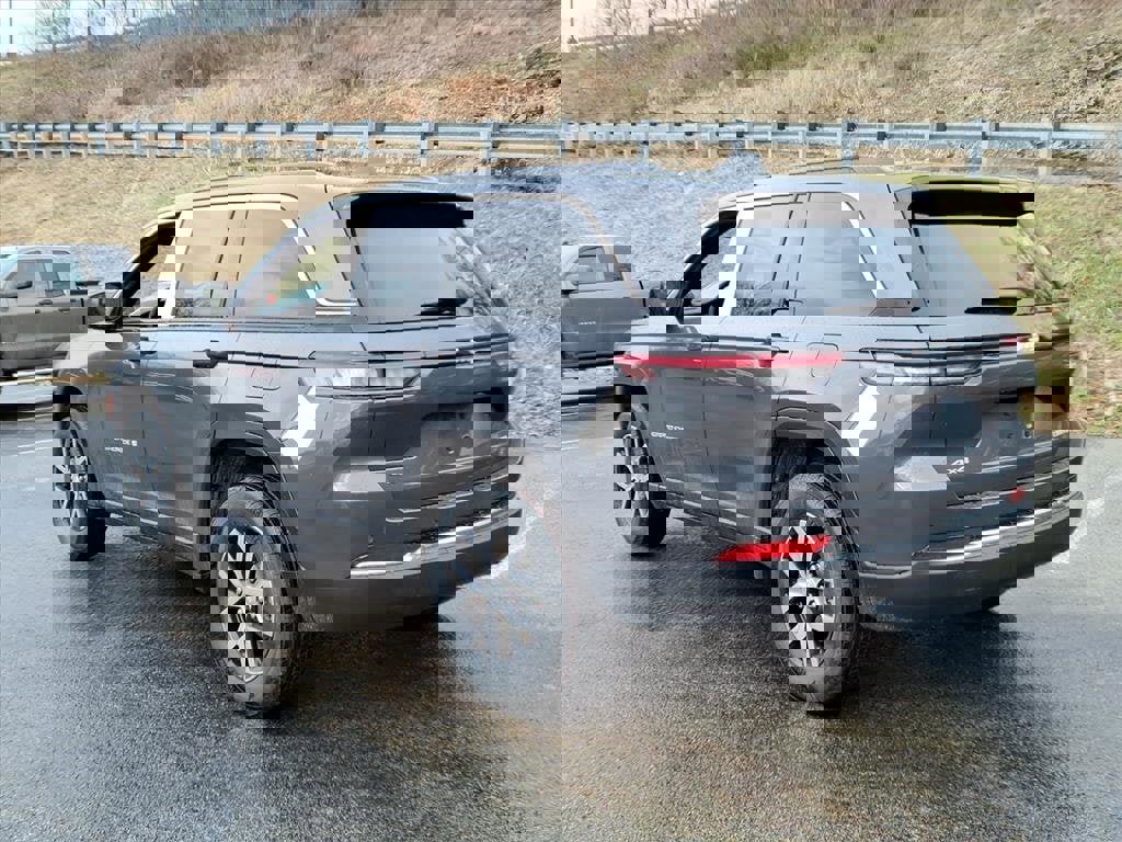 New 2025 Jeep Grand Cherokee Limited w/ Trailer Tow Package image 3