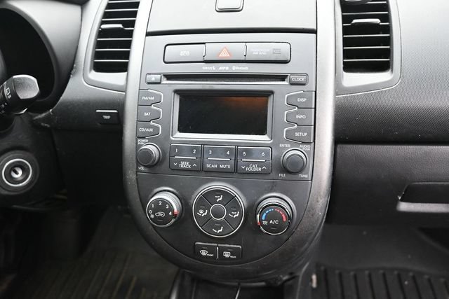 Used 2013 Kia Soul + FWD image 15