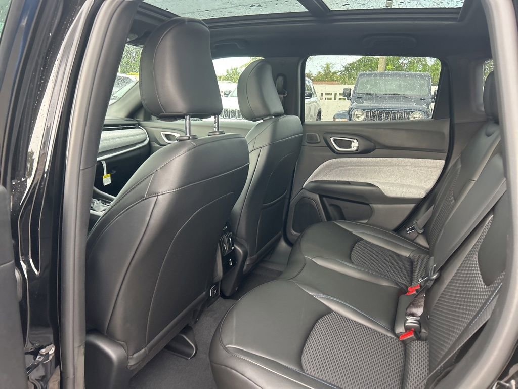 New 2025 Jeep Compass Latitude w/ Sun & Sound Group image 31
