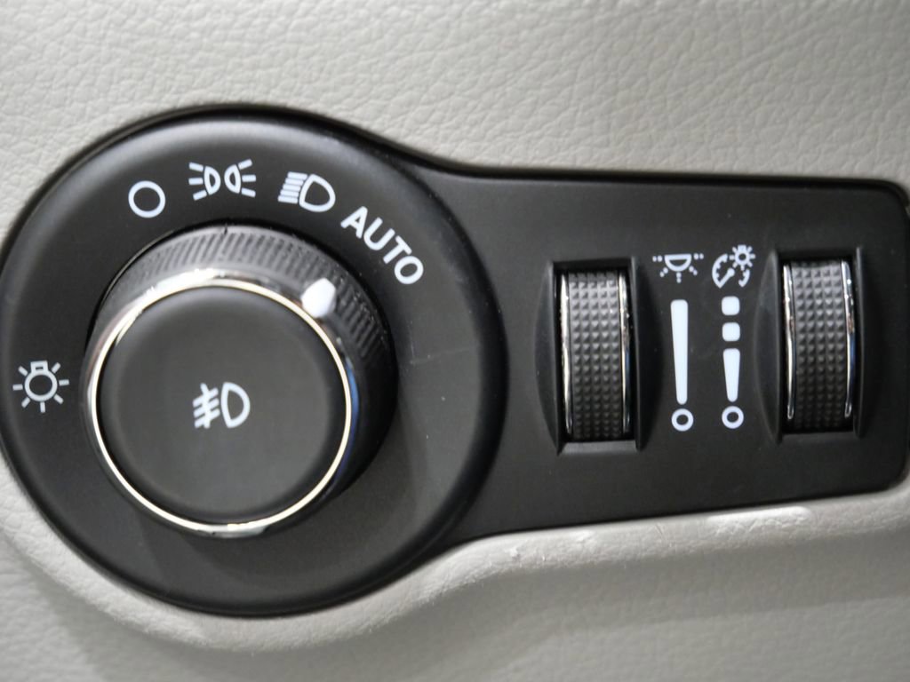 Used 2023 Jeep Compass Limited w/ Sun and Sound Group AWD/4WD image 15