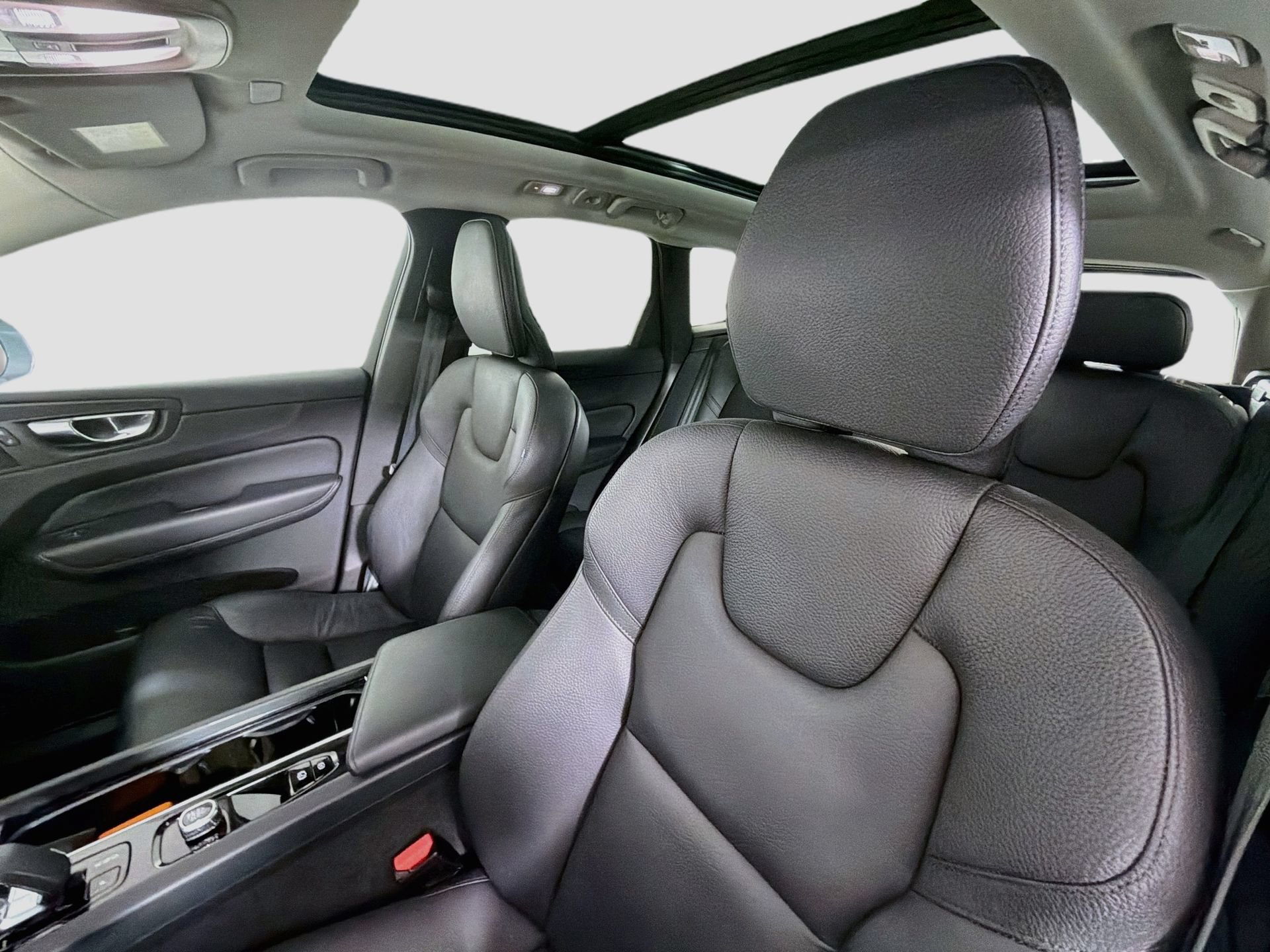 Certified 2023 Volvo XC60 B5 Plus w/ Protection Package Premier FWD image 21