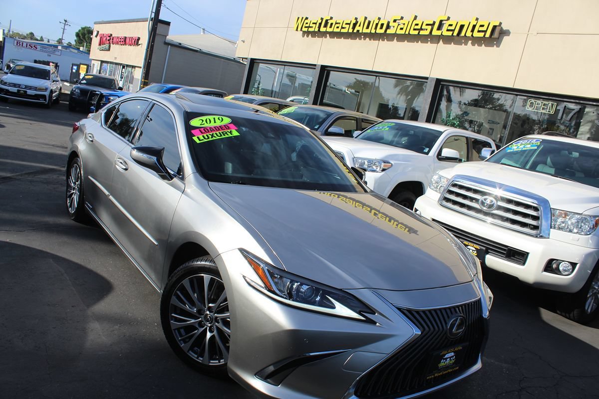 Used 2019 Lexus ES 300h w/ Premium Package FWD image 37