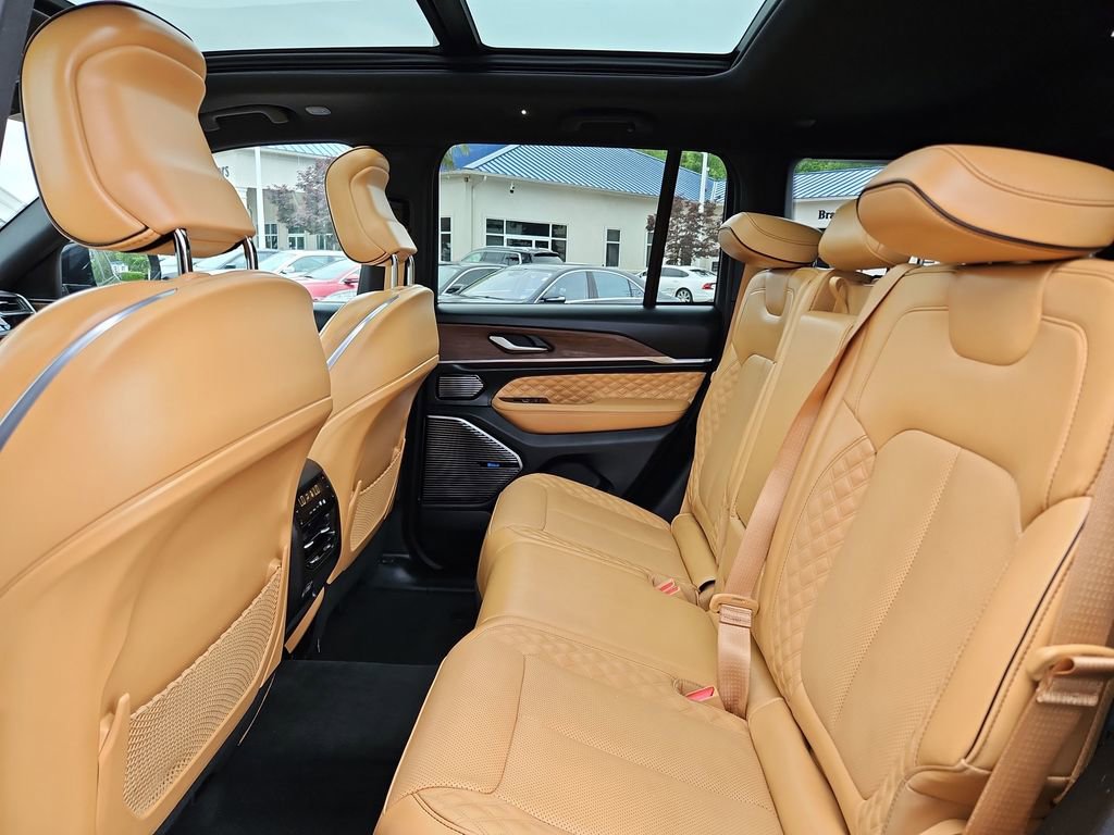 Used 2022 Jeep Grand Cherokee Summit AWD/4WD image 30
