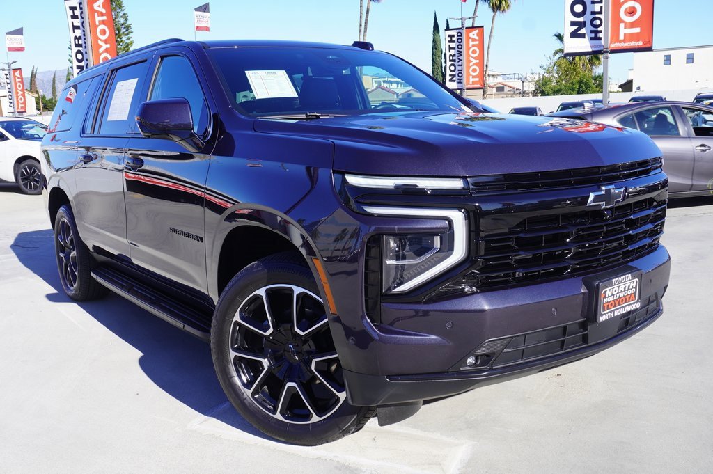 Used 2025 Chevrolet Suburban RST image 2