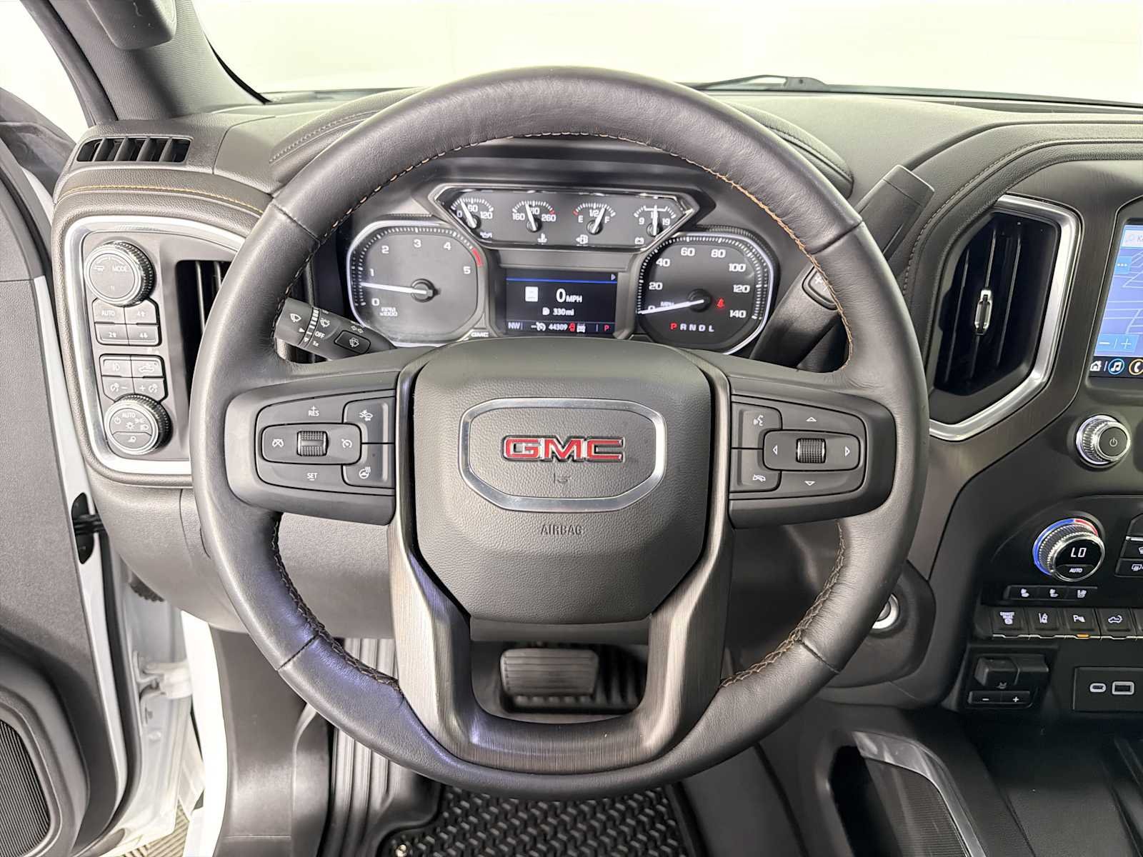 Used 2022 GMC Sierra 2500 AT4 w/ AT4 Preferred Package AWD/4WD image 25