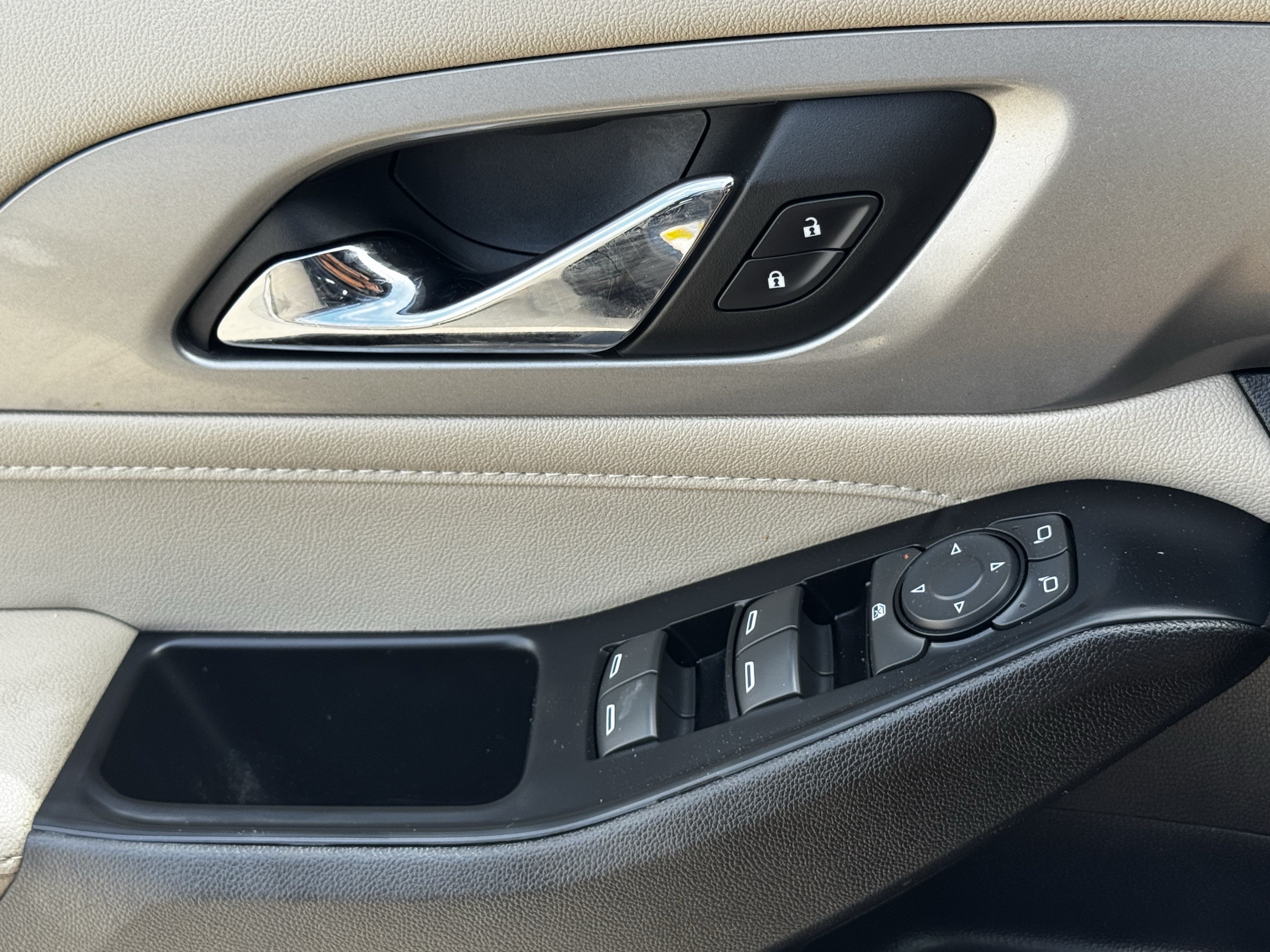 Used 2023 Chevrolet Traverse LS w/ Safety Package FWD image 26