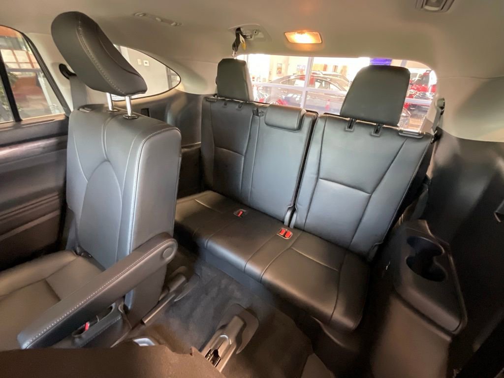 Used 2023 Toyota Highlander Limited AWD/4WD image 22