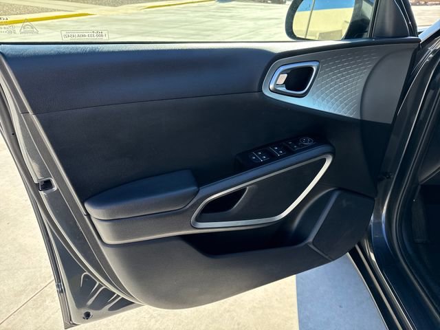 Used 2023 Kia Soul LX w/ LX Technology Package FWD image 10