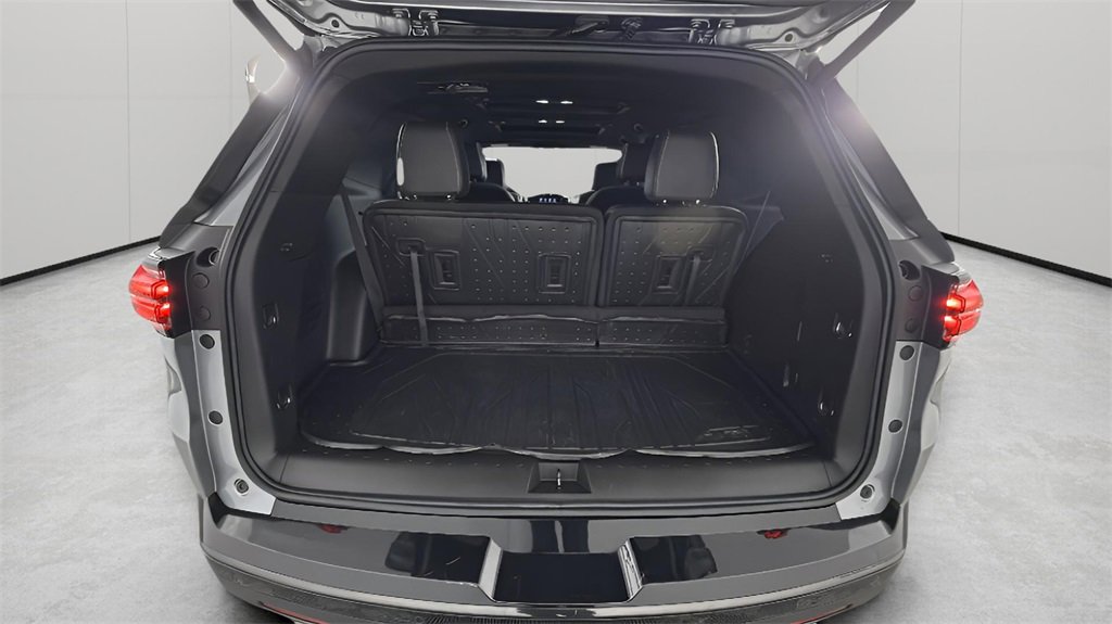 Used 2023 Chevrolet Traverse Premier w/ Redline Edition image 34