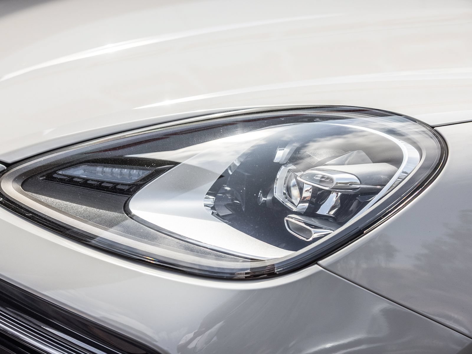 Certified 2023 Porsche Cayenne S AWD/4WD image 25