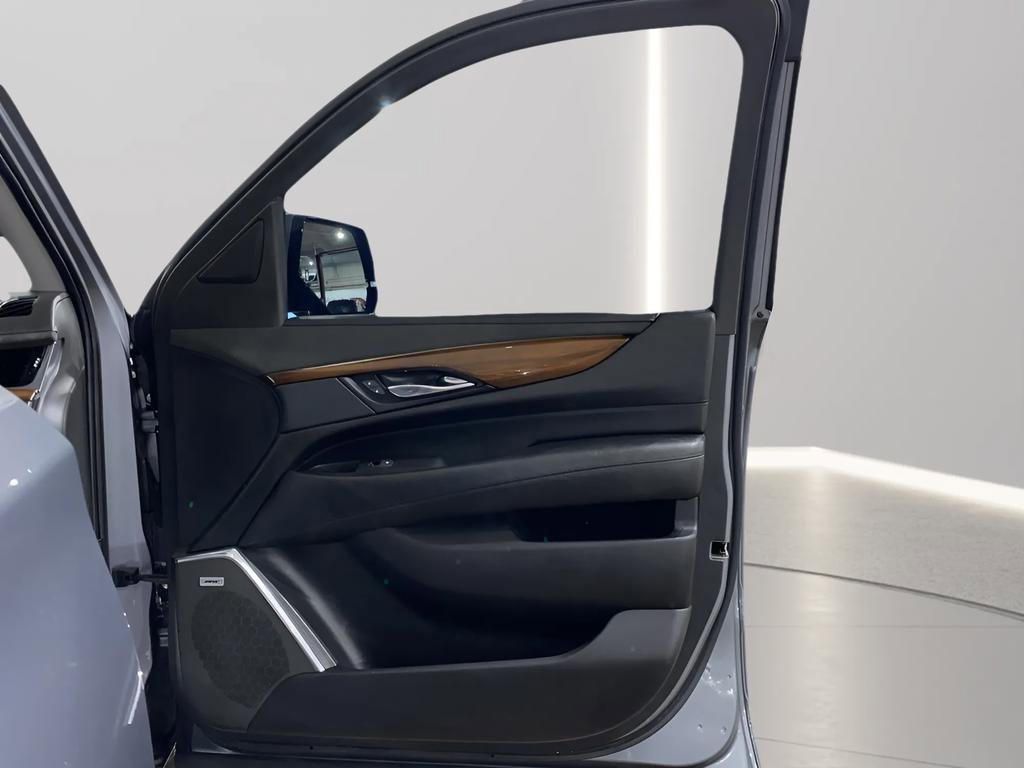 Used 2020 Cadillac Escalade Luxury RWD image 24