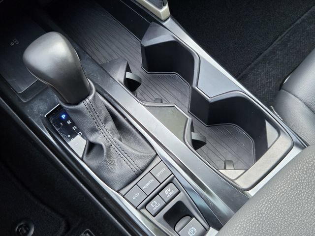 Used 2025 Toyota Camry SE w/ Convenience Package FWD image 19