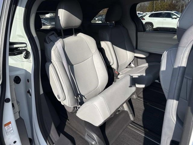 Used 2024 Toyota Sienna XLE image 11