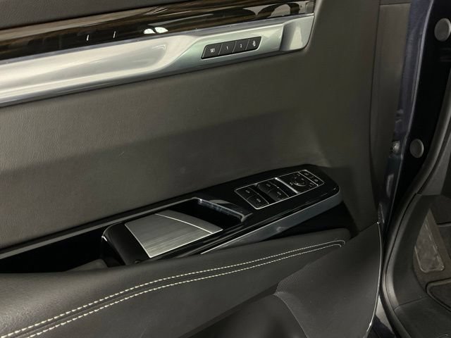 Used 2025 Cadillac Escalade Premium Luxury AWD/4WD image 24
