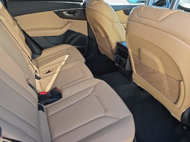 Used 2023 Audi Q8 Prestige w/ Prestige Package AWD/4WD image 13