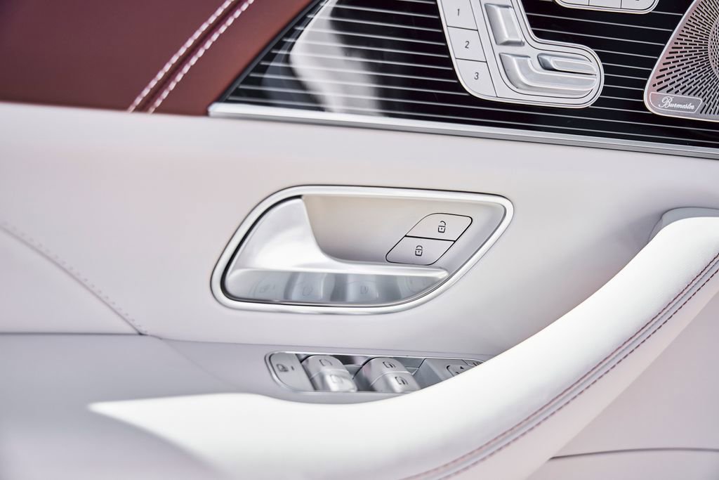 Used 2026 Mercedes-Benz Maybach GLS 600 4MATIC image 35