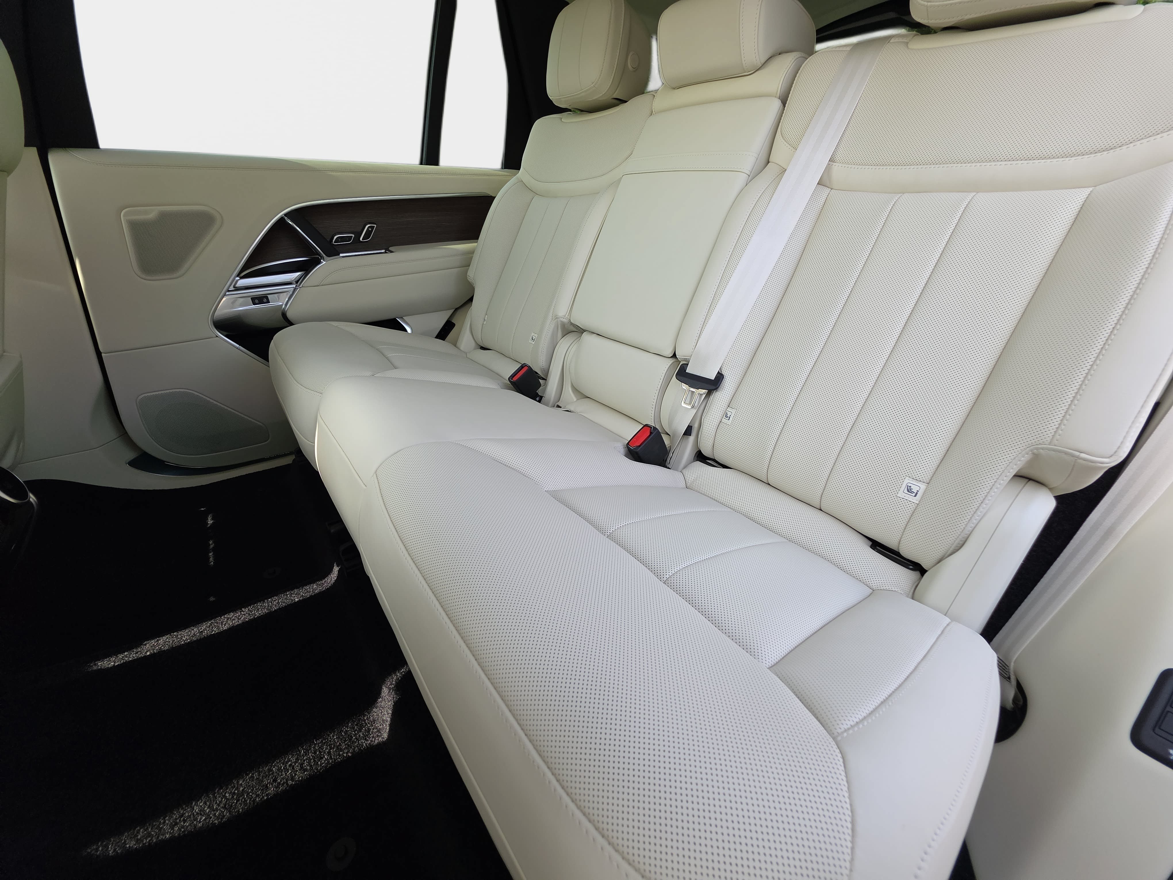New 2026 Land Rover Range Rover Long Wheelbase SE AWD/4WD image 15