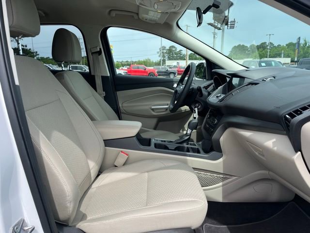 Used 2017 Ford Escape SE w/ Equipment Group 201A FWD image 11