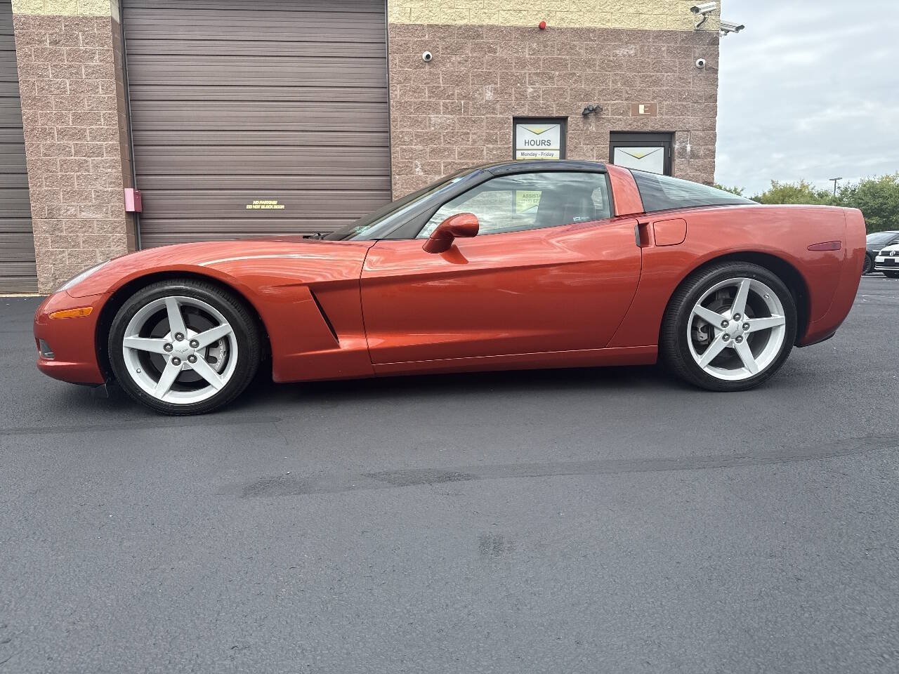 Used 2005 Chevrolet Corvette Coupe w/ Preferred Equipment Group RWD image 22