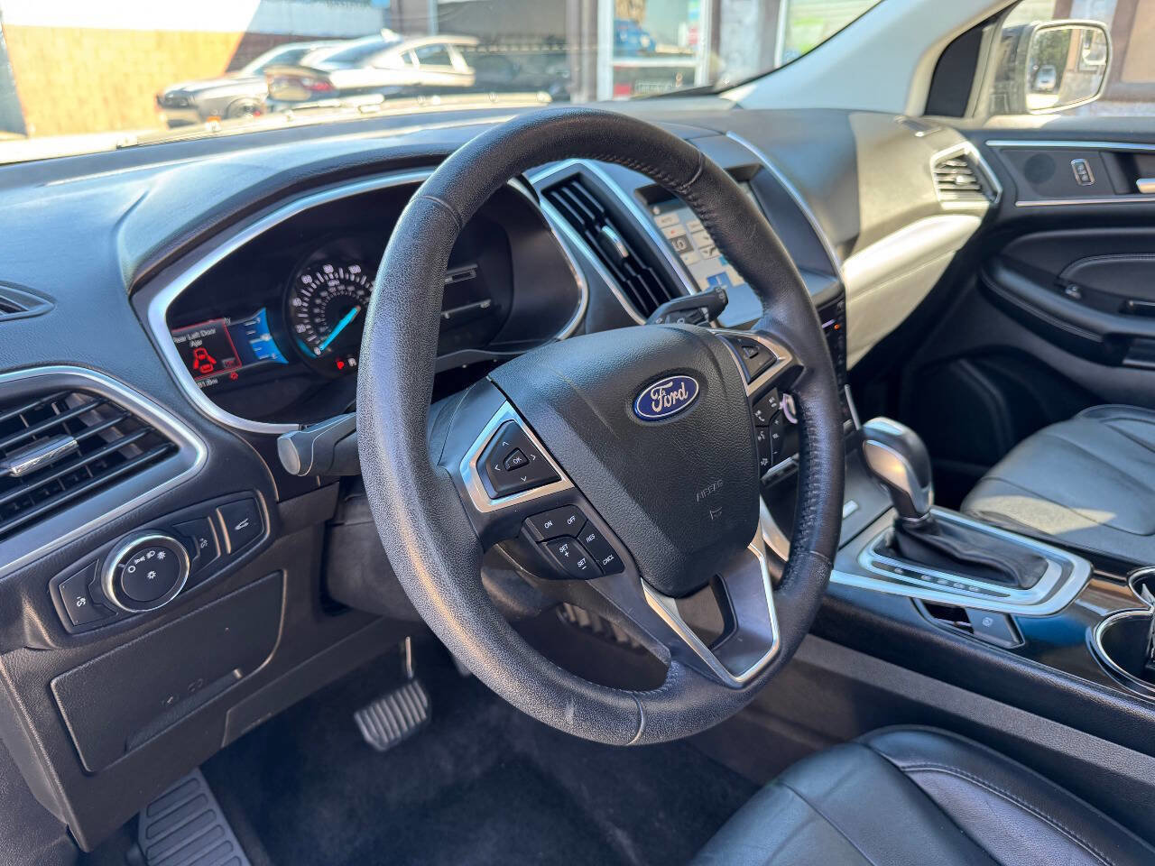 Used 2018 Ford Edge Titanium image 14