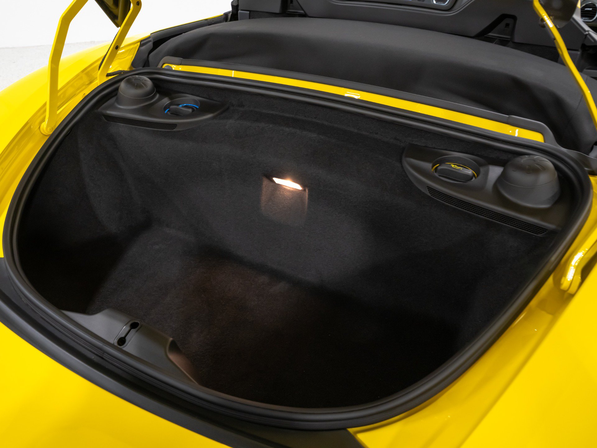 Used 2022 Porsche 718 Boxster Spyder RWD image 79