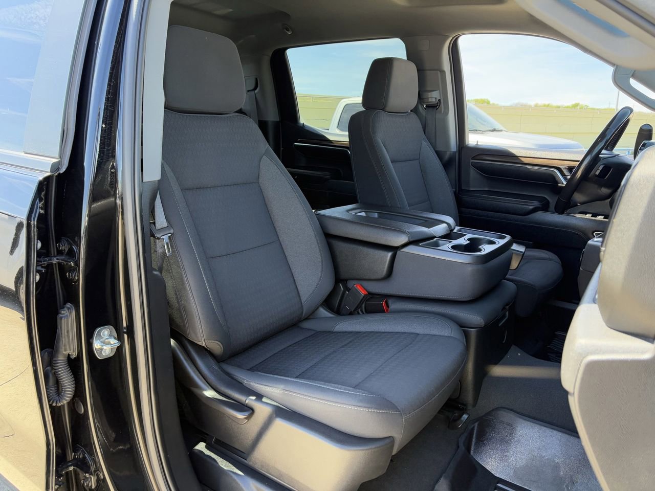 Used 2022 Chevrolet Silverado 1500 LT w/ Z71 Off-Road Package image 31