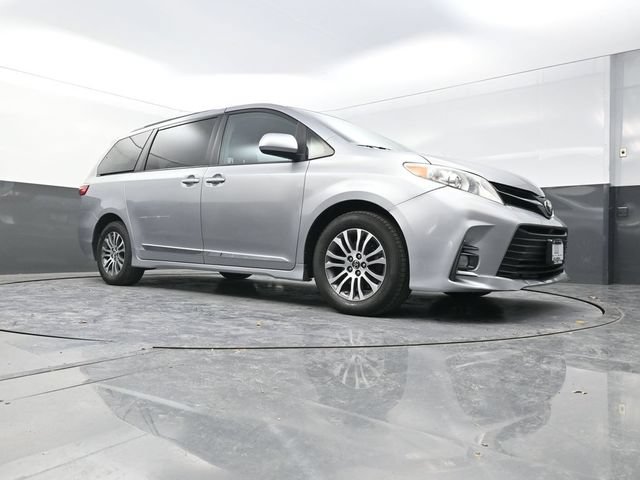 Used 2018 Toyota Sienna XLE FWD image 28