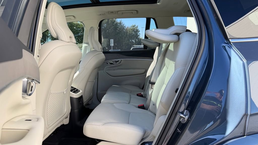Used 2025 Volvo XC90 T8 Plus w/ Protection Package image 29