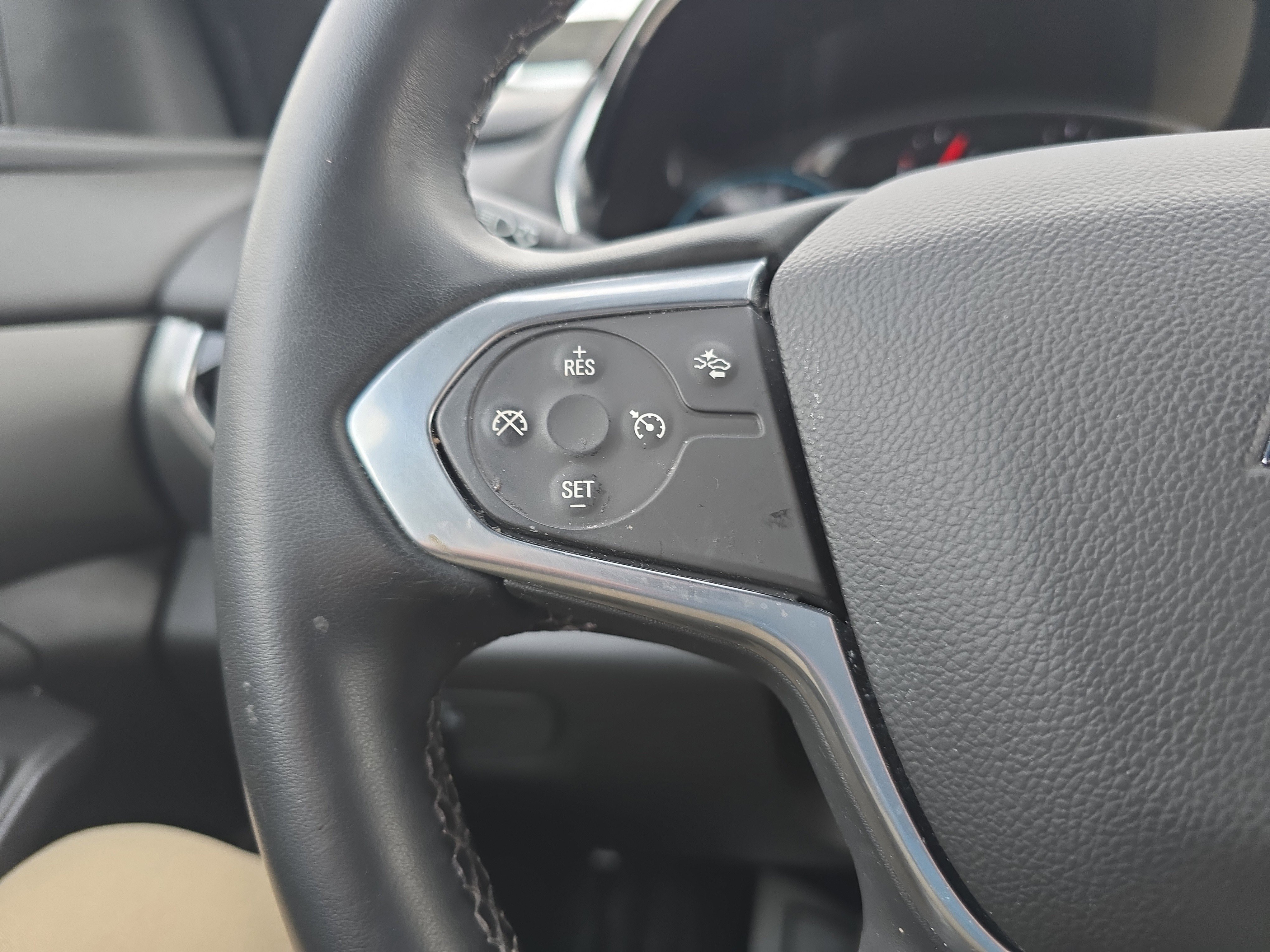 Used 2023 Chevrolet Traverse LT image 22